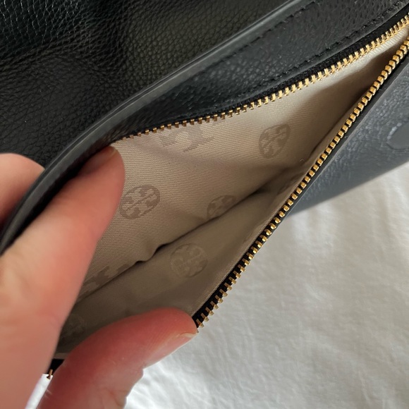 Tory Burch Clutch-Versatile worn 3 different way - Picture 3 of 10